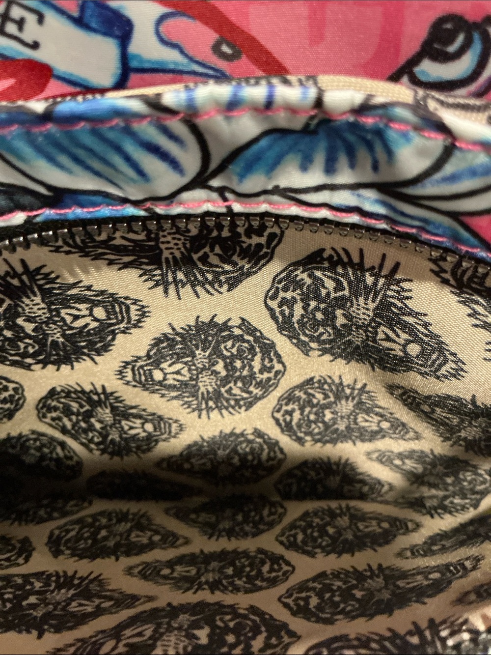 NWT Ed Hardy Weekend Traveler with Convenient Suitcase Slide and zipper closure. - Picture 14 of 16